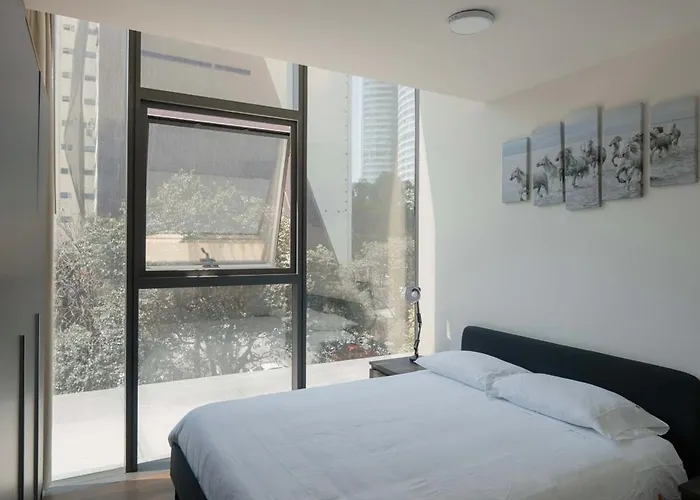 Furnished 2 Bedroom In Apartment *
