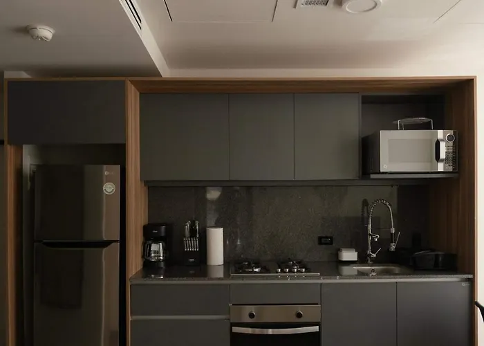 Furnished 2 Bedroom In Apartment *